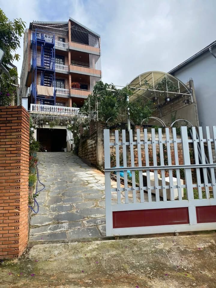 Nhà 4 tầng tại Đà Lạt 400m² giá 25 tỷ - Kinh doanh homestay sinh lời!