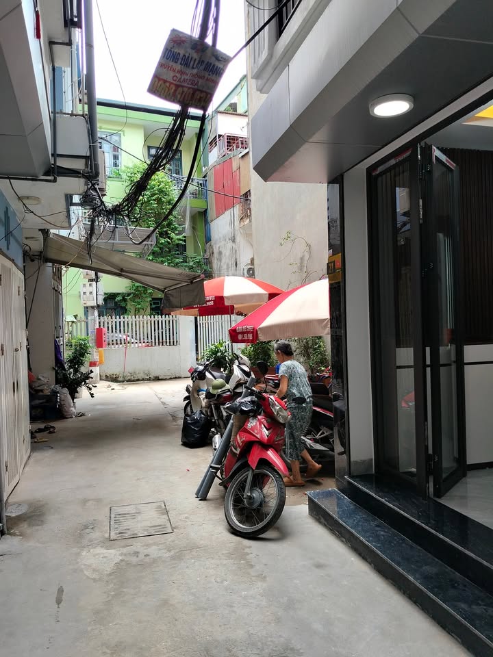 Nhà chính chủ Phường Vĩnh Hưng 32m² giá 2.9 tỷ - Vị trí đắc địa gần Times City!