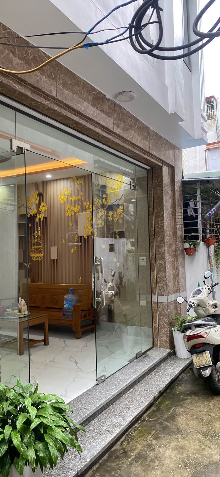 Nhà 3 tầng độc lập ngõ 185 Trại Lẻ, 43m² giá 2.9 tỷ - Chính chủ sổ đỏ