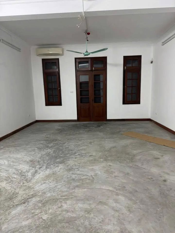 Cho thuê nhà riêng 5 tầng tại Tô Hiệu, Cầu Giấy - Phù hợp làm văn phòng, spa, showroom!