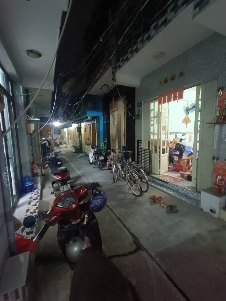 Nhà bán hẻm Hương Quê, Quận 8, 13m² giá 860 triệu - Vị trí an ninh, thuận tiện đi lại!