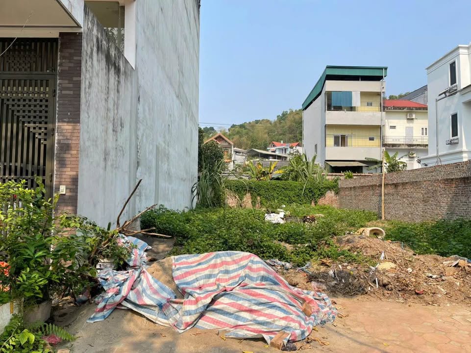 Bán lô đất Sông Đà 2, Hữu Nghị, Hòa Bình 100m² - Sổ đỏ chính chủ, giá tốt!