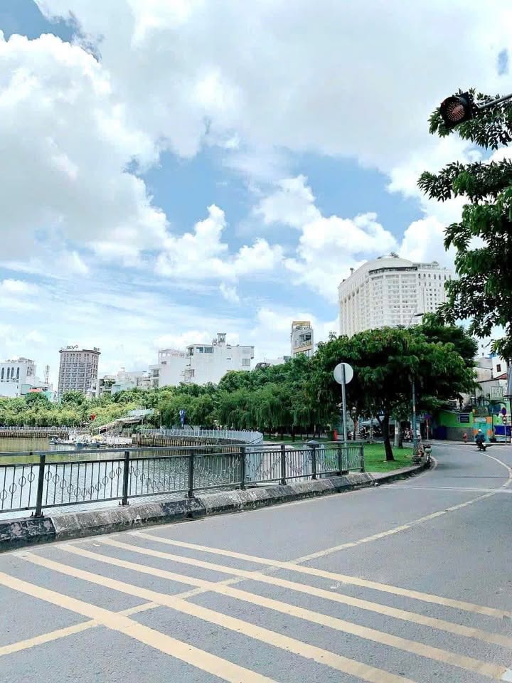 Nhà phố Tân Bình 86m² giá 7.35 tỷ - Sát mặt tiền Hoàng Sa, thuận tiện di chuyển!