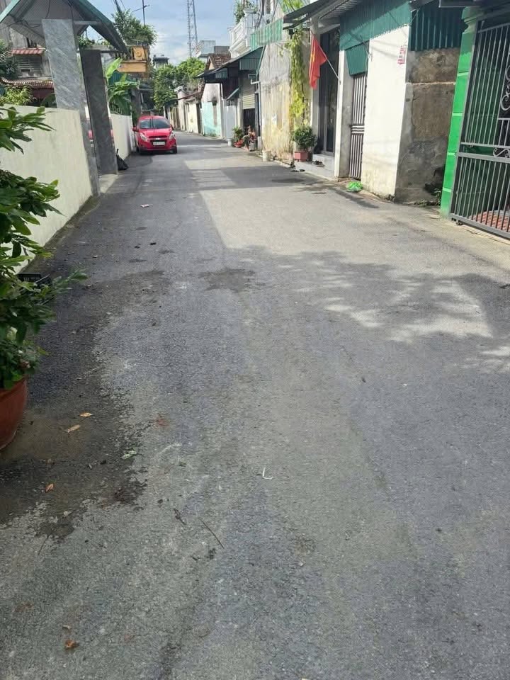 Nhà C4 đường Hàm Nghi, Đông Hương 64m² giá 1.8 tỷ - Sân để xe máy tiện lợi!