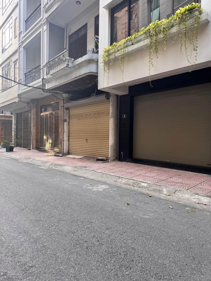 Nhà góc 3 mặt thoáng Trung Kính Cầu Giấy 95m² - Gara ô tô, gần phố!