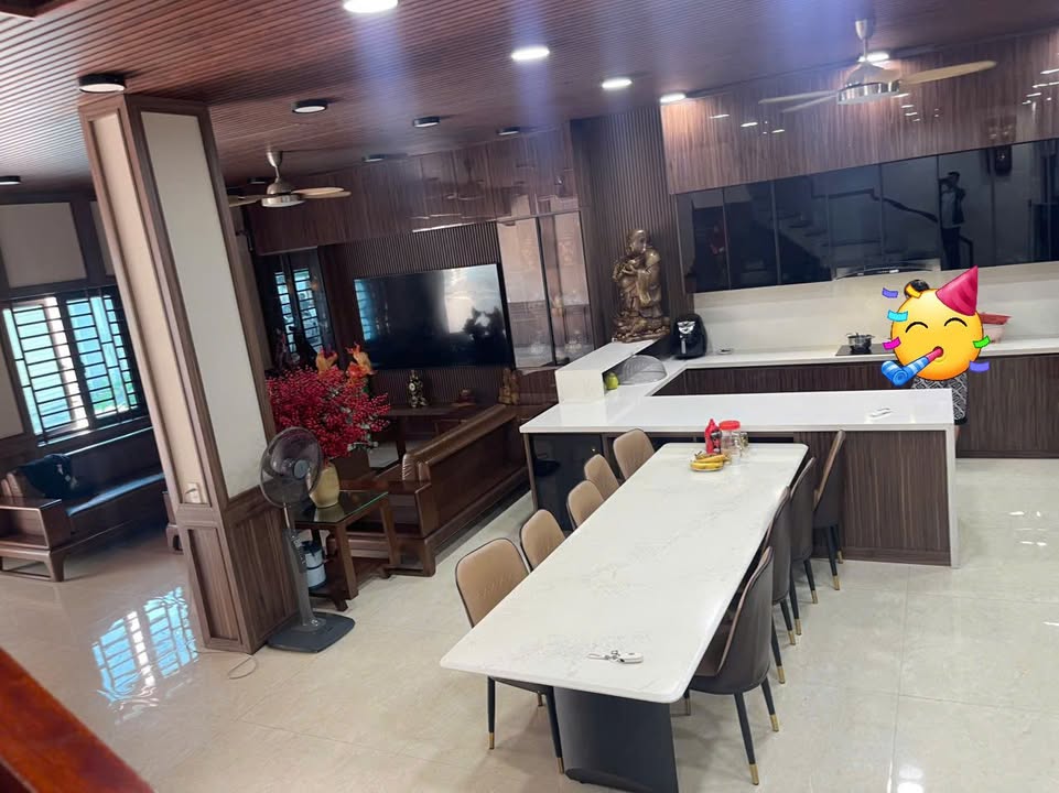 Nhà 4 tầng tại Lê Hồng Phong, Vinh 94m² giá 8 tỷ - Sẵn sàng vào ở!