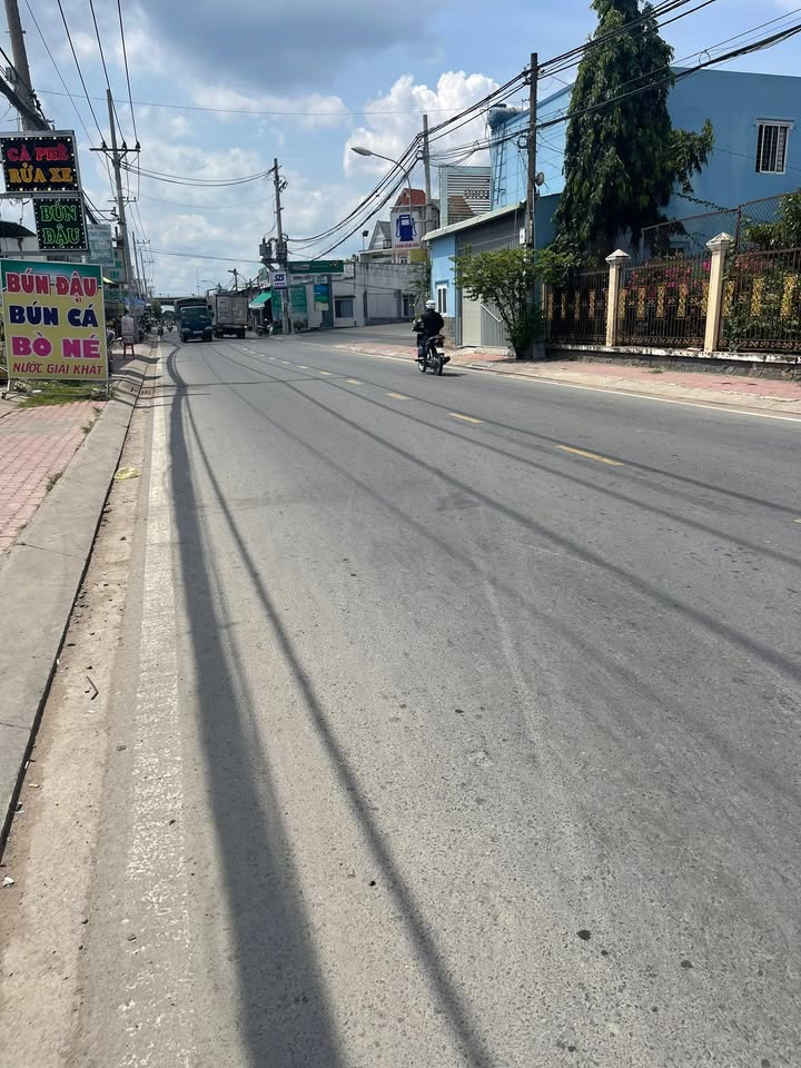 Đất thổ cư 1000m² mặt tiền đường nhựa xã Long Thượng - Giá chỉ 11.8 tỷ!