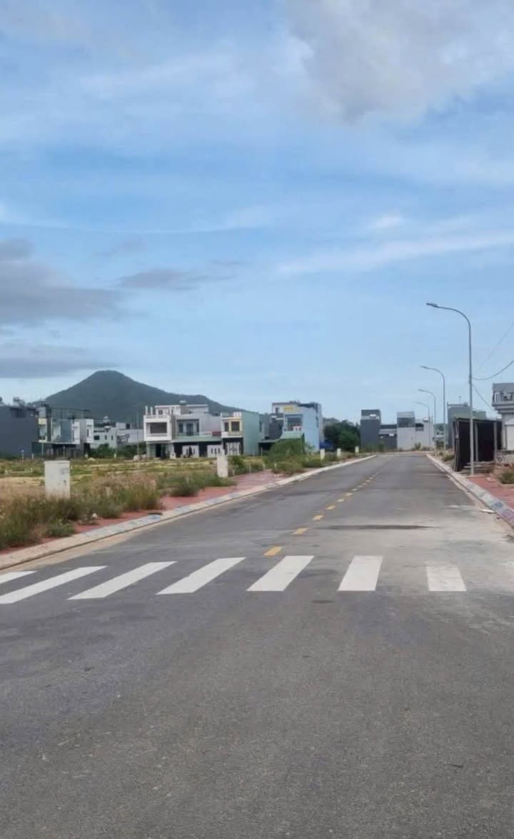 Đất nền Nhơn Phú, Quy Nhơn 74m² giá chỉ 2.3 tỷ - Vị trí đắc địa gần cây xăng