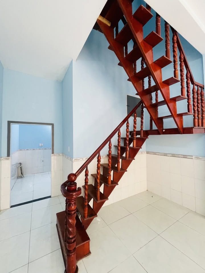 Nhà Đặng Thúc Vịnh Hóc Môn 38m² giá 1.75 tỷ - Đỗ xe ngay cửa!