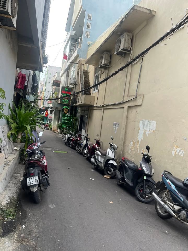 Nhà hẻm 2 tầng Nguyễn Thái Học, Quy Nhơn 22m² giá 1 tỷ - Sẵn sàng vào ở!