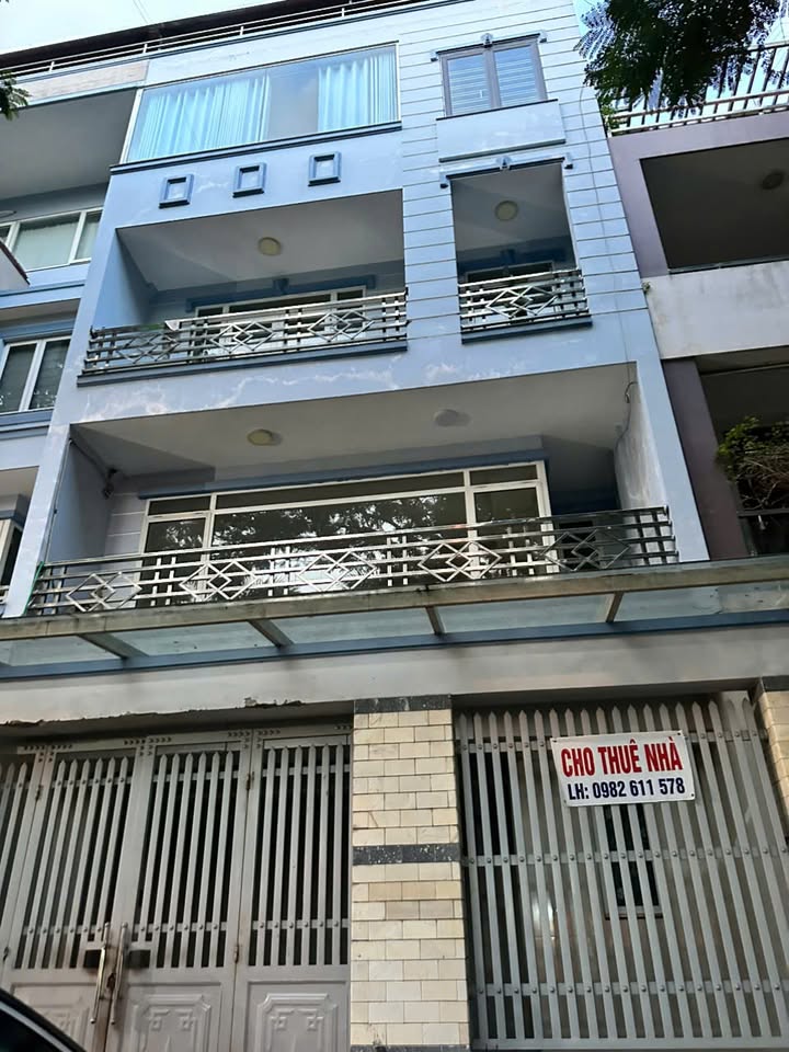 Nhà mặt phố Tứ Hiệp 100m² giá 25 triệu - Không gian rộng rãi cho gia đình!