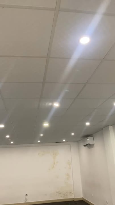 Cho thuê văn phòng tại phố Nguyễn Xiển 112m² giá chỉ 16 triệu - Đầy đủ tiện nghi!