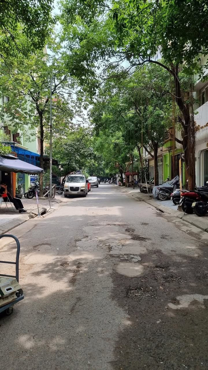 Nhà cho thuê mặt phố Nguyễn Thị Thập 84m² - Thang máy, tiện ích đầy đủ!