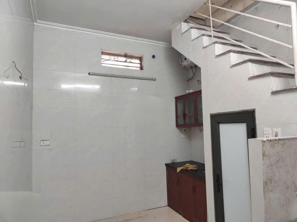 Nhà cho thuê ngõ 15 Phố Phương Mai, Đống Đa 15m² giá chỉ 7 triệu - Tiện nghi đầy đủ!