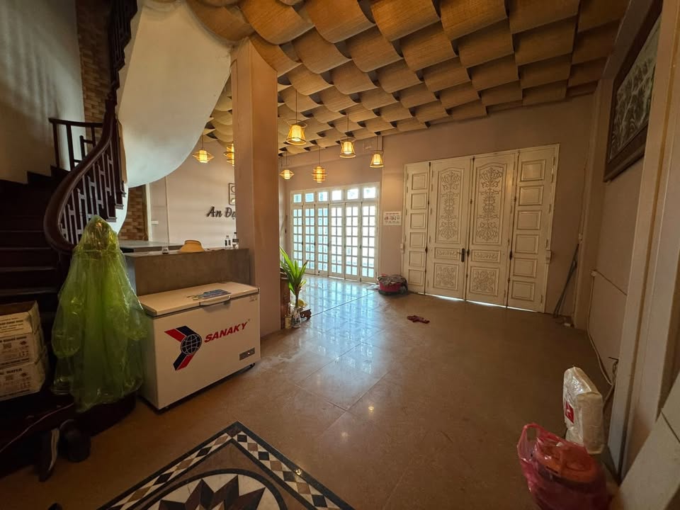 Cho thuê mặt bằng Front House Hoàng Cầu 130m² giá 90 triệu - Phù hợp làm ảnh viện hoặc quán cà phê!
