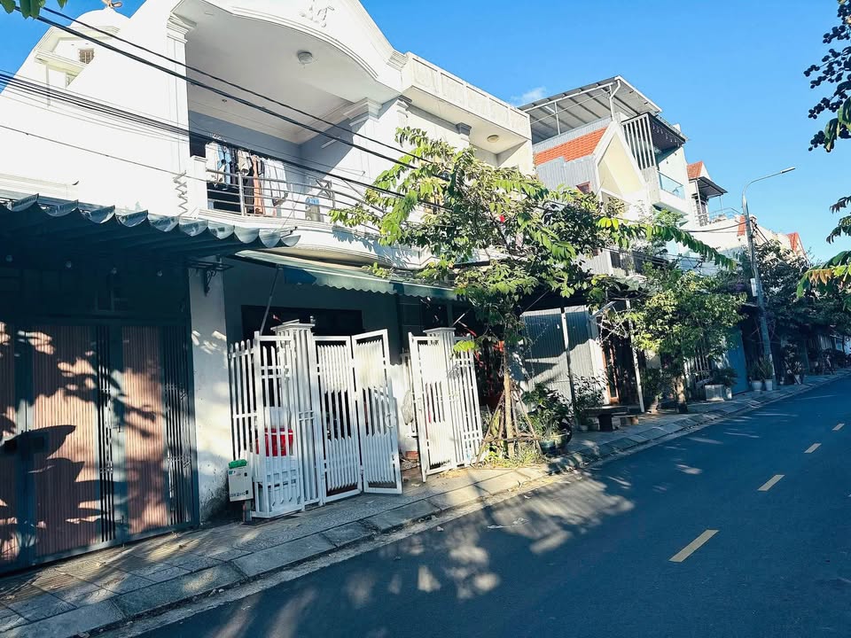 Nhà bán 2 tầng Đường Hòa Mỹ 5, Đà Nẵng 77m² giá 4 tỷ - Phù hợp cho gia đình đông người!