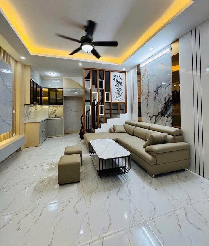 Nhà phố Lĩnh Nam 33m² giá thỏa thuận - Gần ô tô, tiện ích đầy đủ!