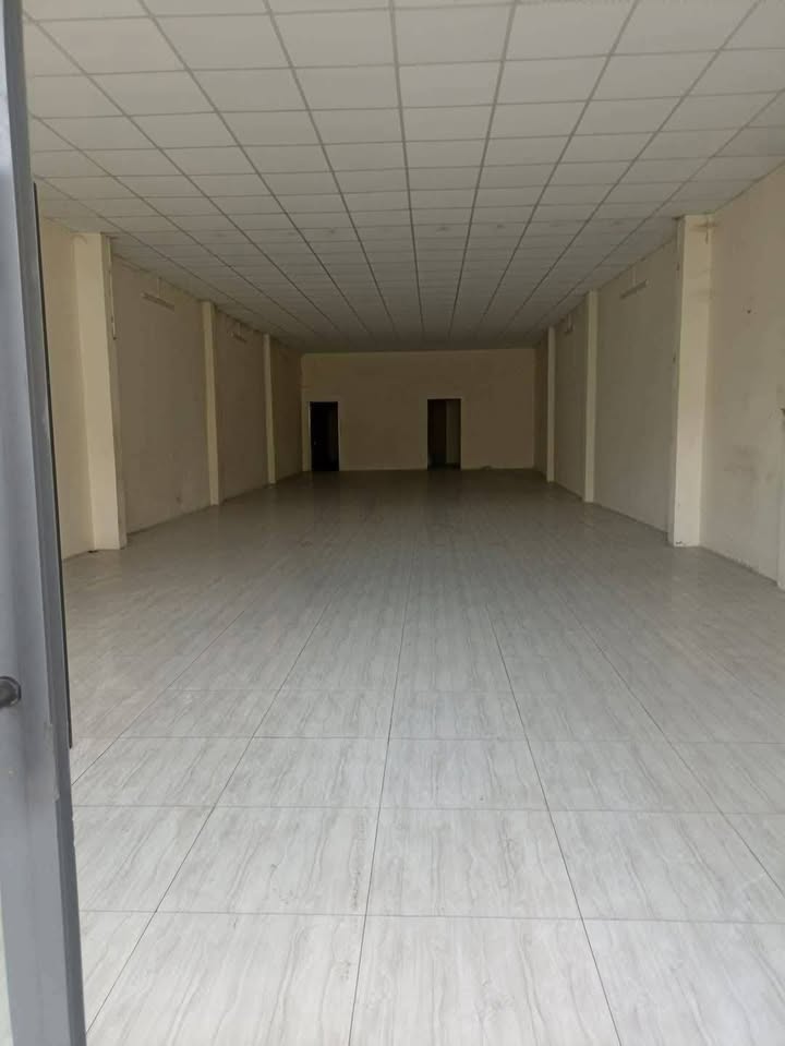 Cho thuê mặt bằng mặt tiền đường Hương Lộ 80, 210m² giá chỉ 17 triệu/tháng - Khu vực sầm uất thuận lợi kinh doanh!