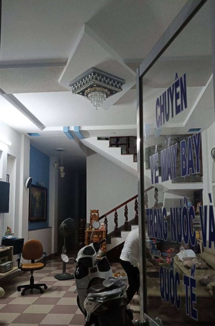 Nhà 3 tầng đường Đỗ Thúc Tịnh, 128m² giá 8.6 tỷ - Vị trí trung tâm sầm uất!