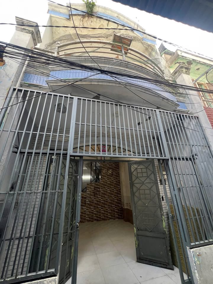 Nhà phố Quận 8 34m² giá 3.28 tỷ - Sổ hồng riêng, gần chợ và bệnh viện!