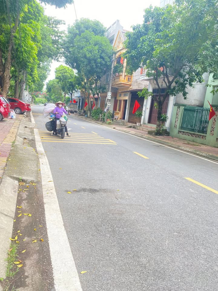 Nhà 2 tầng Đống Đa - Vĩnh Yên 4 triệu/tháng - Tiện nghi đầy đủ, sẵn sàng cho thuê!