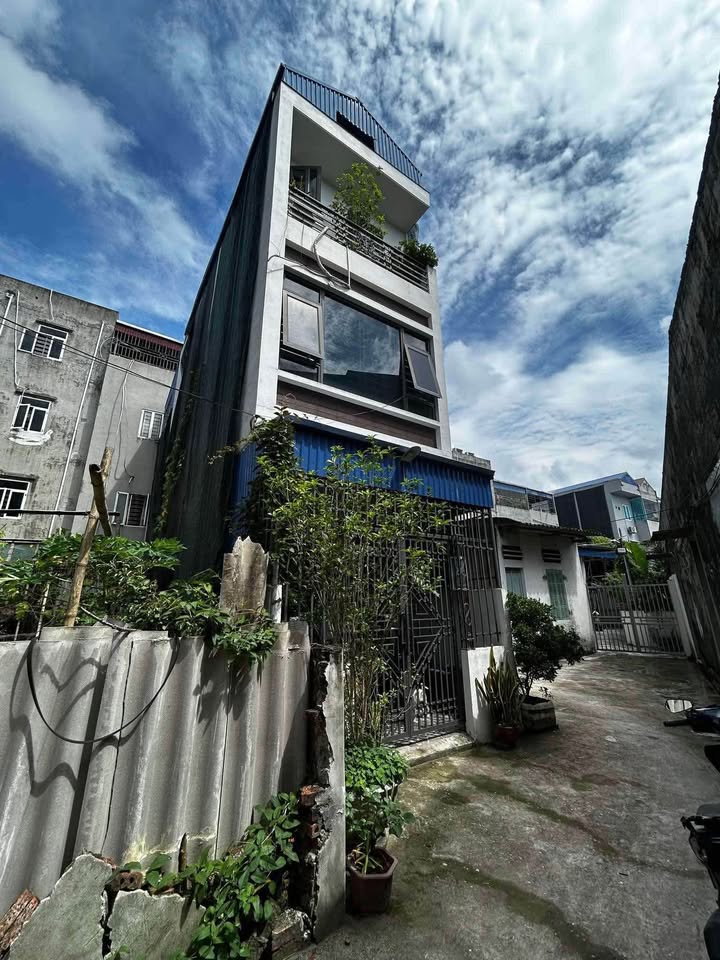 Nhà 3 tầng ngõ Vũ Tuấn Chiêu, 49m² chỉ 2.25 tỷ - Sẵn sàng vào ở ngay!