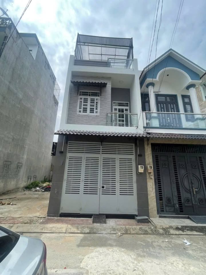 Nhà cho thuê hẻm xe hơi đường 6, P. Long Trường 72m² - Giá 8 triệu/tháng, phù hợp gia đình!