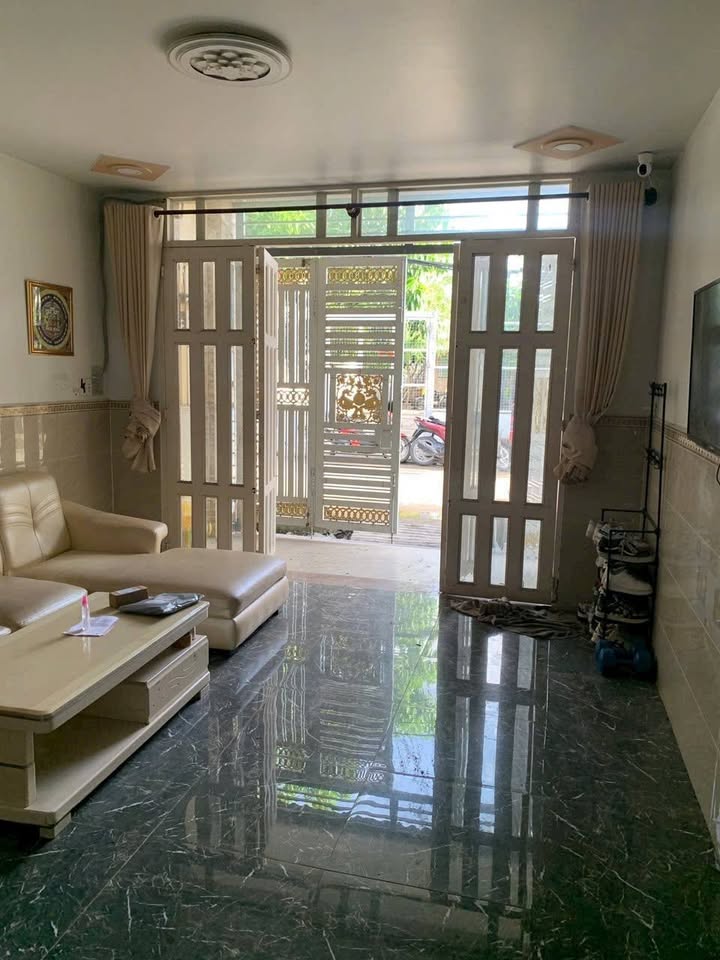 Nhà phố 2 tầng Nhơn Đức 76m² giá 3 tỷ - Mặt tiền hẻm xe hơi rộng rãi!