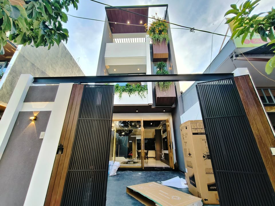 Nhà 3 tầng Hòa Thọ Tây Đà Nẵng 100m² giá 7.3 tỷ - Không gian sống lý tưởng cho gia đình