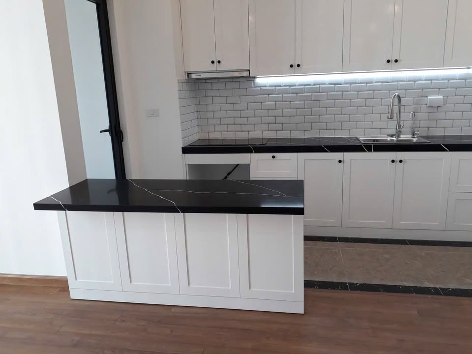 Căn hộ The Emerald CT8 Mỹ Đình 99m² giá 9.9 tỷ - Sổ đỏ chính chủ, đầy đủ tiện nghi!