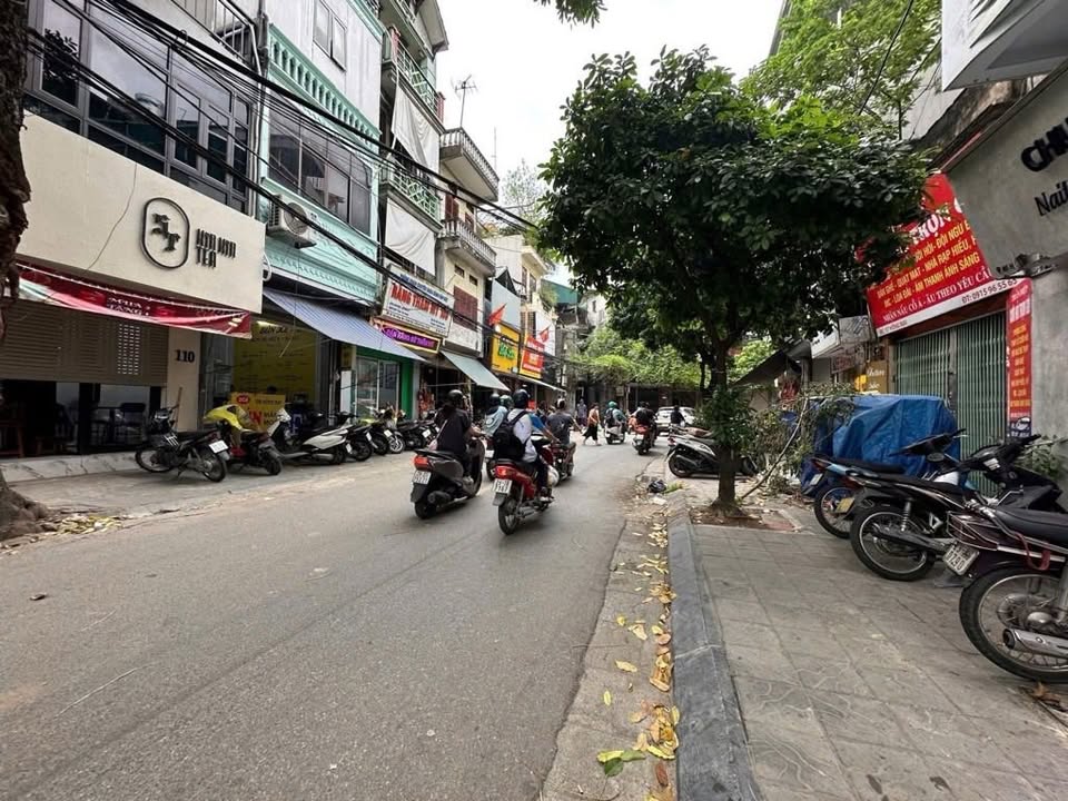 Nhà đẹp 5 tầng Đền Lừ 23m² giá 8 tỷ - Mặt trục kinh doanh sầm uất!