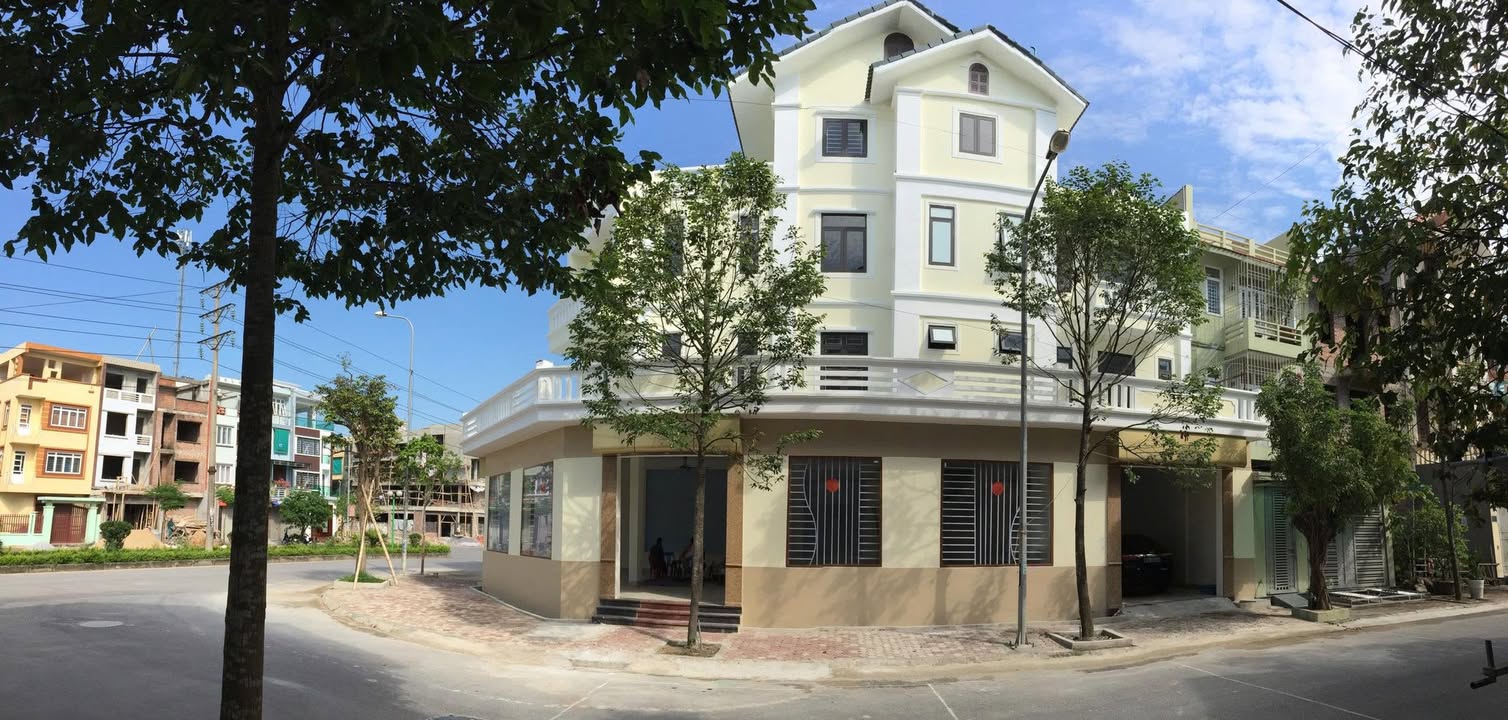 Nhà cho thuê 4 tầng góc 2 mặt tiền tại Trung tâm phường Đông Quang - Giá tốt thương lượng