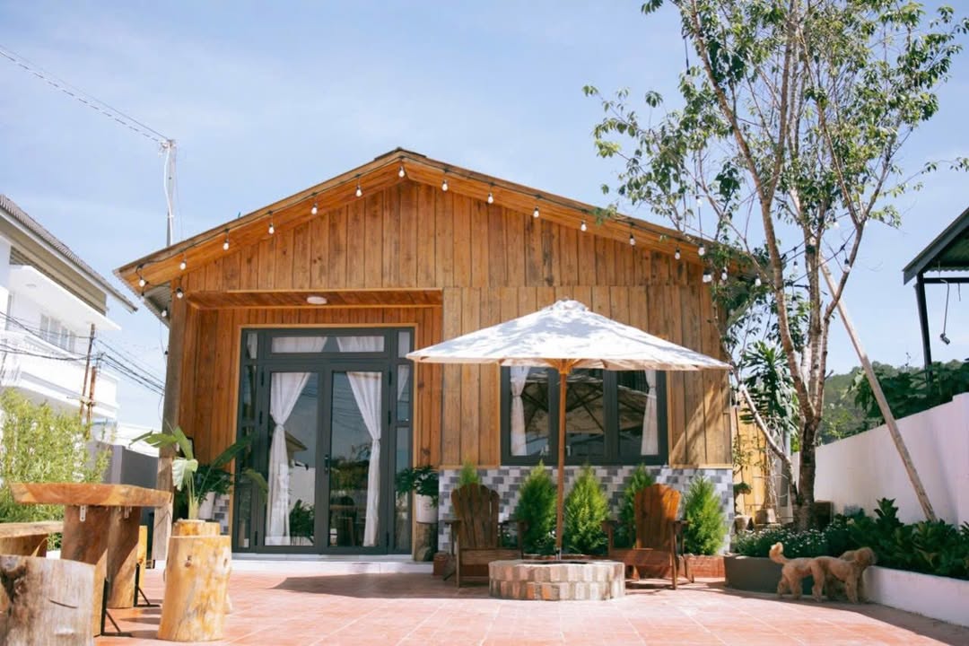 Nhà Gỗ cho thuê tại Đà Lạt - 4 phòng ngủ, giá thỏa thuận - Khu vực yên tĩnh, thoáng mát!