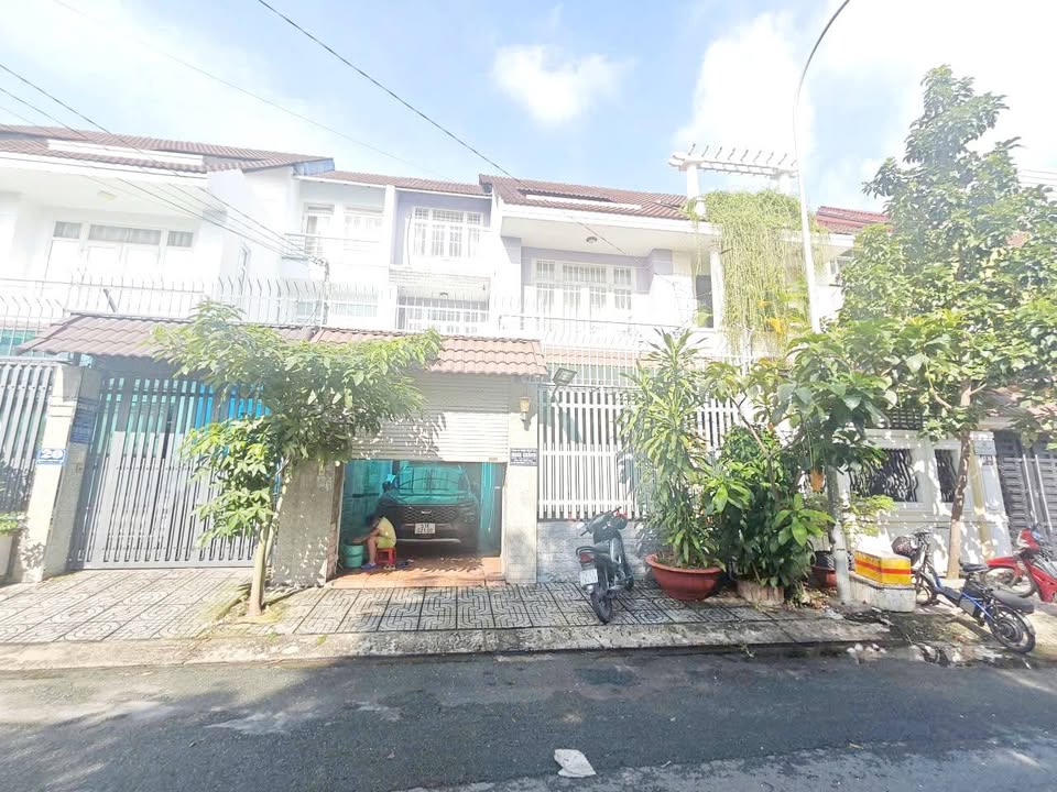 Nhà cho thuê mặt tiền đường DD10, Quận 12 - Diện tích 105m², Giá 16 triệu/tháng - Phù hợp mở văn phòng hoặc ở gia đình!