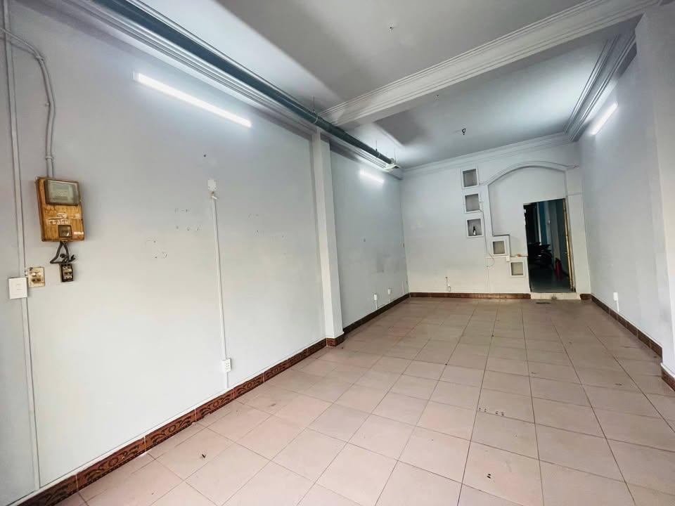 Cho thuê mặt bằng 311 Đinh Bộ Lĩnh, Bình Thạnh 40m² - Vị trí đắc địa, giá chỉ 11 triệu!