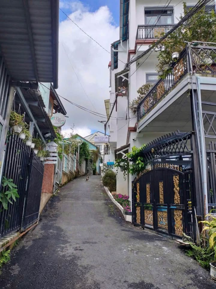 Nhà phố hẻm đường Đồng Tâm Đà Lạt 75.33m² giá 5 tỷ - Sổ riêng, phù hợp an cư!