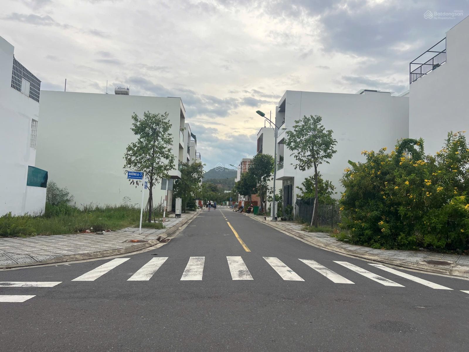 Bán lô góc đẹp Khu Đô thị Nam Vĩnh Hải, Nha Trang 150m² - Giá chỉ 35,5tr/m²!