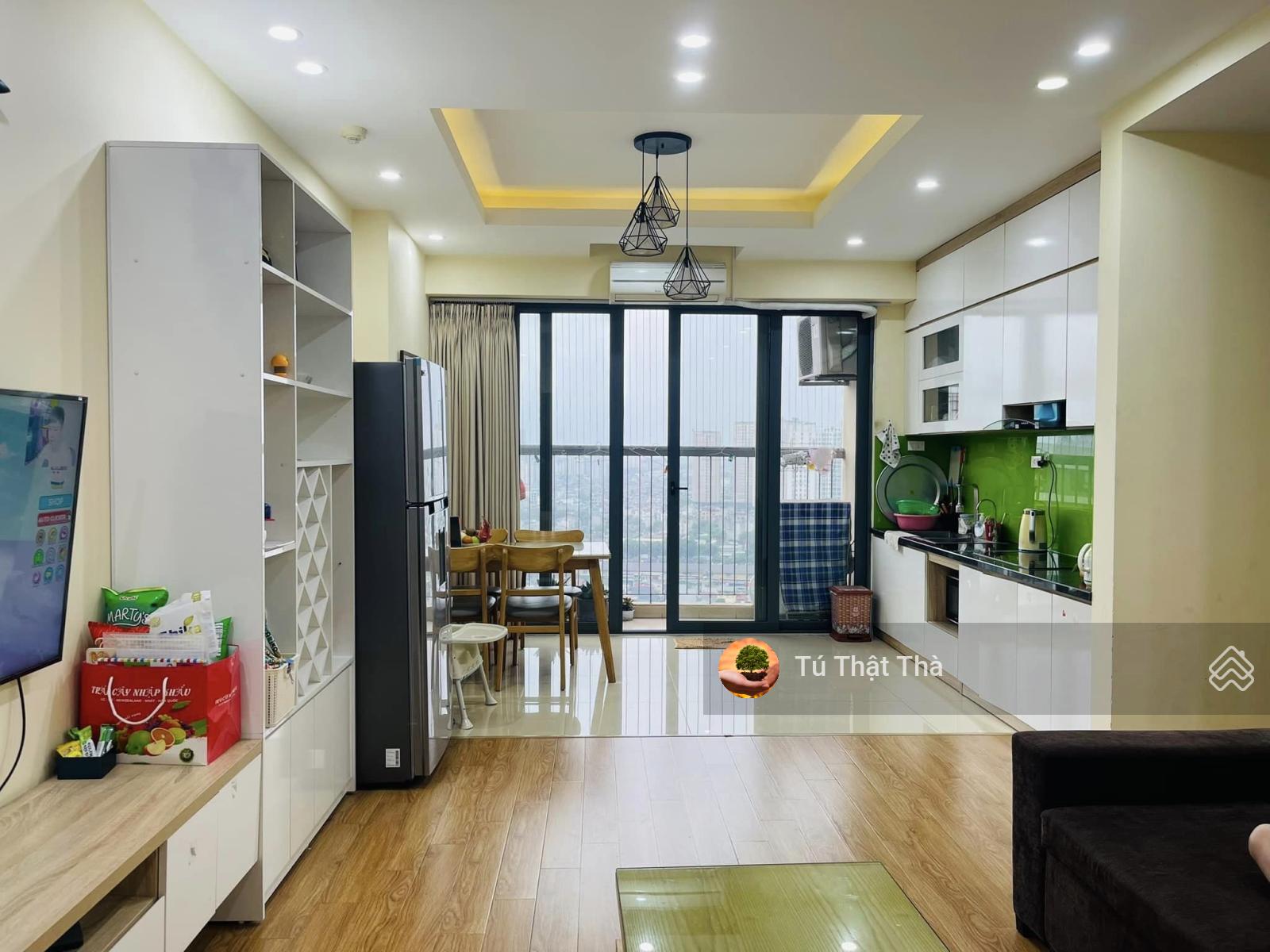 Căn hộ CT36 Định Công 70m² giá 5.35 tỷ - View hồ thoáng mát, nội thất đầy đủ!