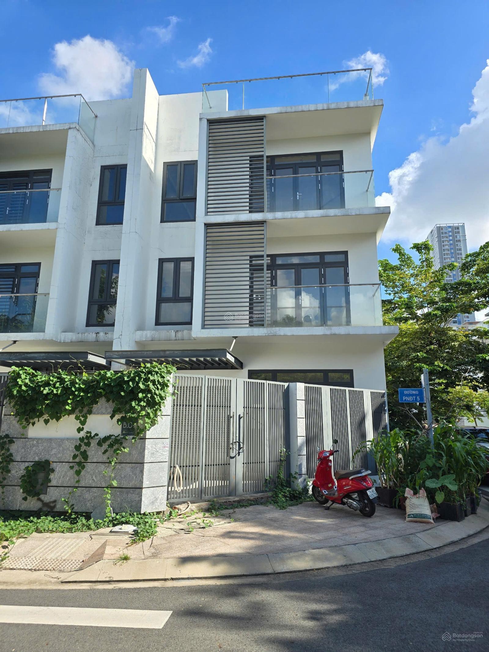 Nhà đẹp 3 lầu tại An Phú, Quận 2 - Căn góc 2 mặt tiền, giá 42 tỷ!