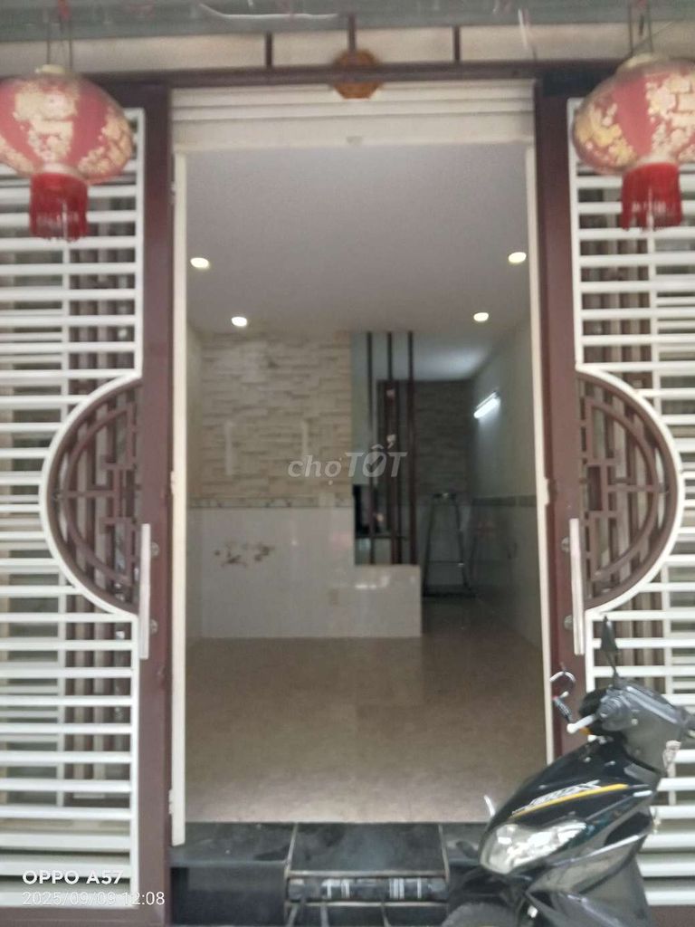Nhà trệt lầu 2 phòng ngủ tại Thạnh Lộc, Quận 12 - Giá 1.28 tỷ, sổ chung chính chủ!
