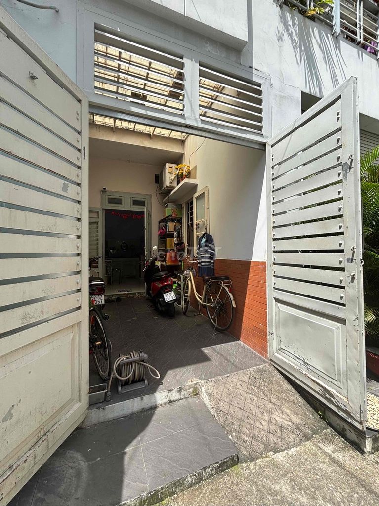 Nhà Tân Quý, Tân Phú 65m² giá 7.9 tỷ - Không gian sống thoáng đãng, phong thủy tốt!