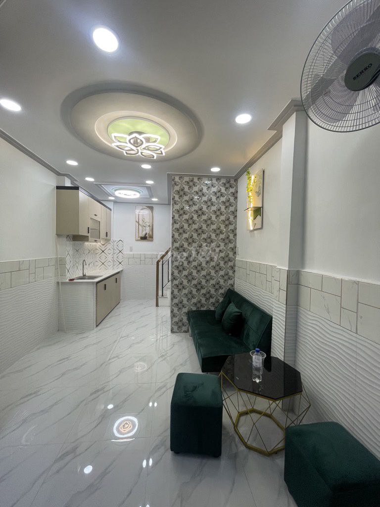 Nhà mới Đường Lò Gốm, Quận 6, 18m² giá 2.45 tỷ - Thiết kế hiện đại, tiện di chuyển!