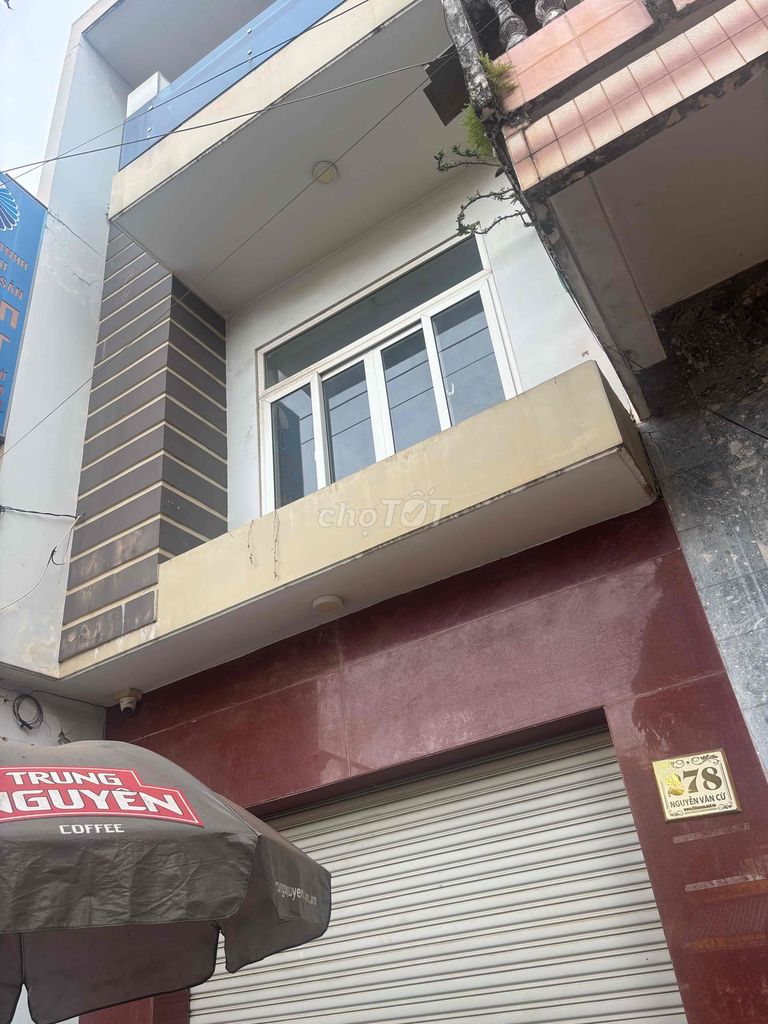 Cho thuê nhà nguyên căn mặt tiền đường Nguyễn Văn Cừ - Buôn Ma Thuột 248m² giá 18 triệu - Dọn vào ở ngay!