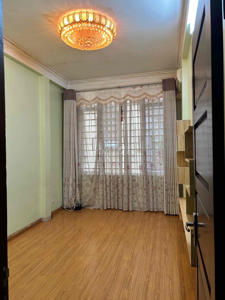 Nhà cho thuê ngõ 91 Nguyễn Khang 30m² giá 15 triệu - An ninh tốt, gần trường học!