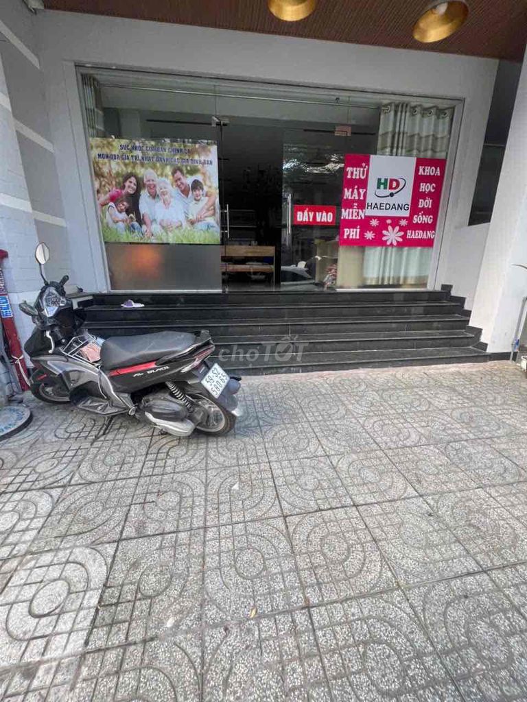 Cho thuê vỉa hè kinh doanh tại Quận Bình Thạnh 20m² - Khu vực đông đúc, sẵn sàng hoạt động!