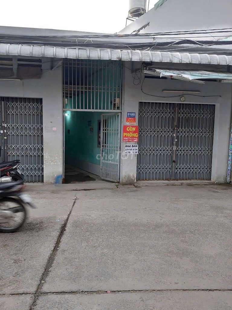 Phòng trọ mặt tiền khu phố 5, Quận 12 - Toilet riêng, gác xép chỉ 2.1 triệu!