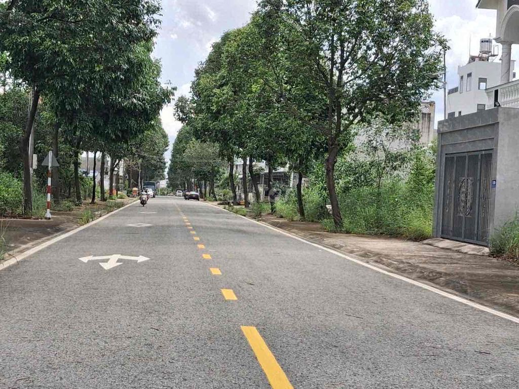 Đất lô góc 11x20m Định Hòa, Thủ Dầu Một - Giá chỉ 6.4 tỷ, vị trí đắc địa!