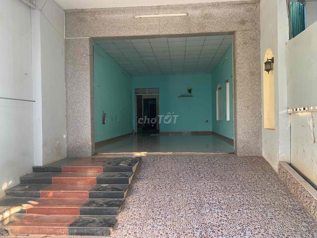 Nhà cho thuê Đường B1, Cư ÊBur, Buôn Ma Thuột 150m² giá 3.5 triệu - Sân ô tô thoải mái!