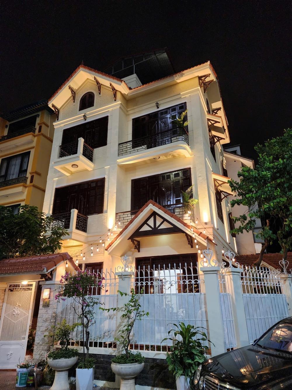 Bán biệt thự KĐT Mễ Trì Hạ 150m² giá 40,8 tỷ - Vị trí đắc địa, oto tránh thoải mái!