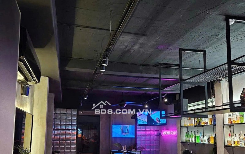 Sang quán bar mặt bằng lầu 3, khu phố Nhật, Thái Văn Lung, Quận 1 - Full nội thất, giá tốt!